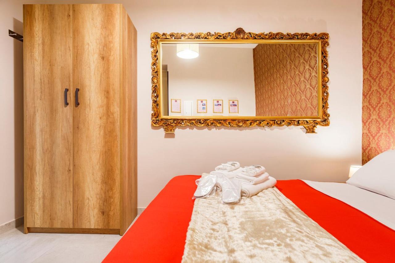 Spinacorona Room Napels Buitenkant foto